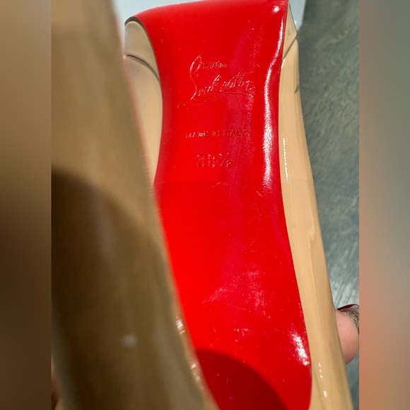 100% Authenticti CHRISTIAN LOUBOUTIN PRE-LOVED - Picture 5 of 7